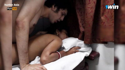 Stranger Milf Unsatisfied Wife Gets Fucked In Train by Vlog Guy – Part 2