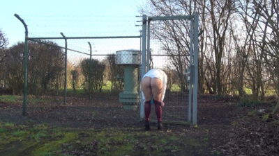 143881MariaBraun Blondine in Wetlook Leggings st offentlich