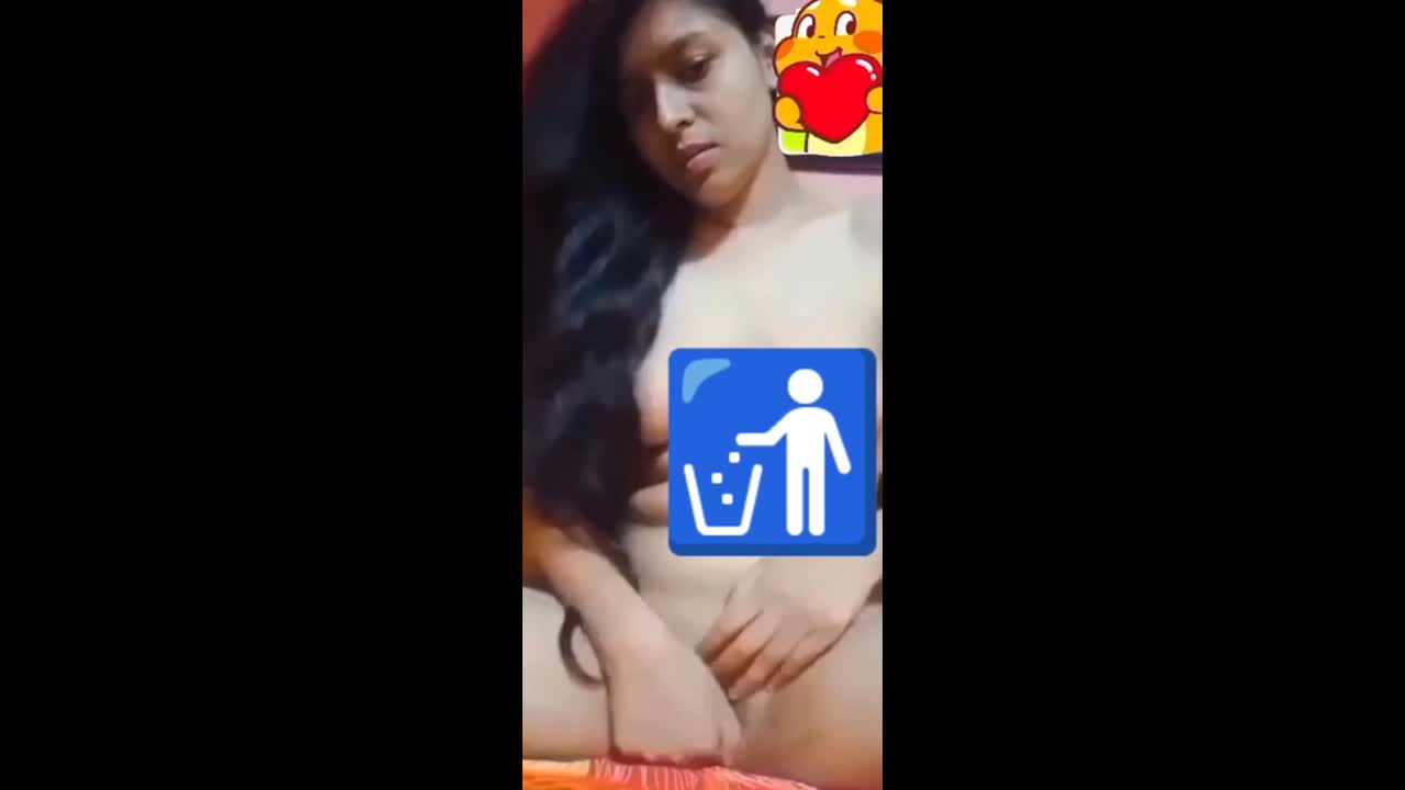 Beautiful Gf Showing Fingering