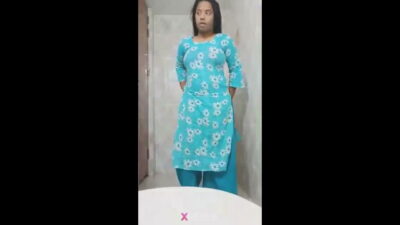 ChubbyGirlShowingherBigBoobsoncamera