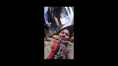 Mom show boobs for money and son make video creazy