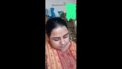 Bhabi Showing Her Bigboobs