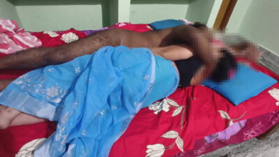 Hot and Sexy Indian Aunty