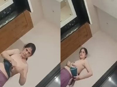 Mature mom boobs show caught by incest son viral clip