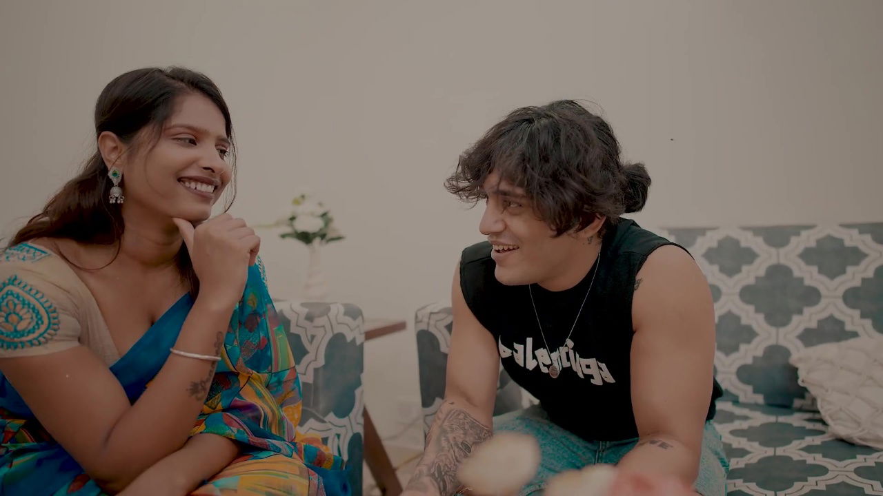 Naughty Bhabhi did romance with brother-in-law which he could not control