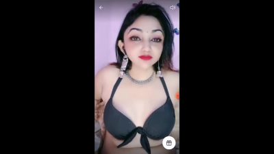 Famous Riya Queen Masturbating and Showing Ass On Tango Live