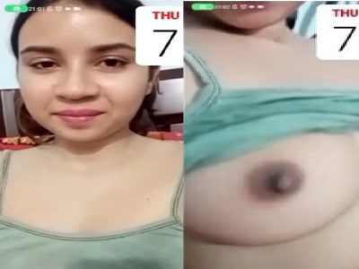Mast maal boobs show to boyfriend in selfie video