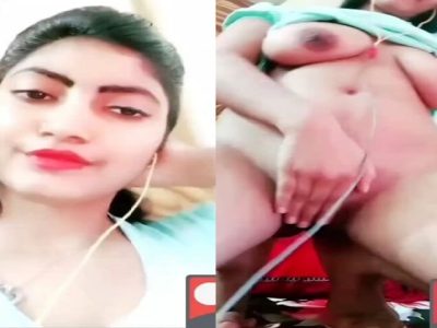 Big boobs horny girlfriend fingering on live call