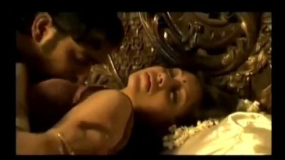 Manaiviyai romance seithu anubavaikum tamil sex first night video