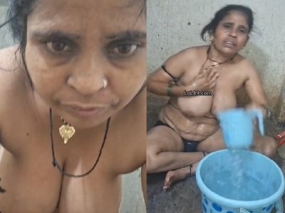Mature desi aunty bathing video viral MMS shared online