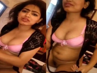 Sexy maal showing pussy before client viral MMS