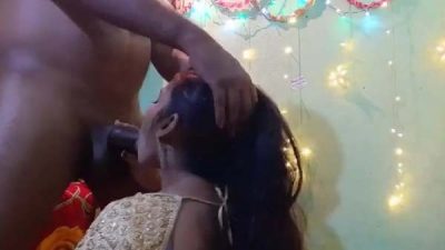 Sexy bhabhi apne devar ko deep blowjob deti hui