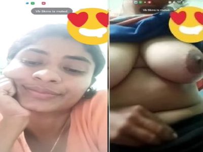 Mallu girl on live cam showing big boobs to lover