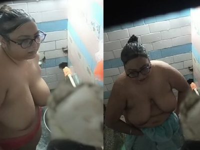 Chubby MILF bathing caught by neighbor viral MMS
