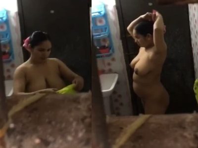 Tanker MILF bathing caught by horny neighbor