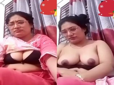 Cheater MILF showing big boobs to seduce lover