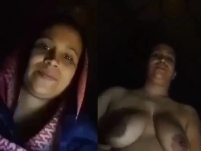 Pakistani unsatisfied aunty strips and shows nude body