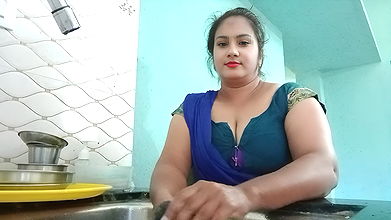 Desi Bhabhi ko Kitchen me Bartan dothe dheka or Bedroom me Bhabhi ko Chodha