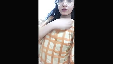 Paki Chasmish Gf Viral MMS Part 1