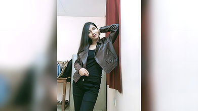 CUTE SLIM SEXY DESI GF POSING NUDES & SUCKING