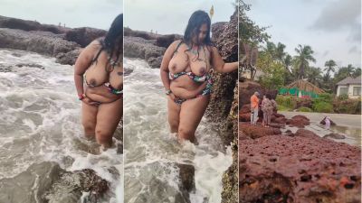 Outdoor xxx MMS of a hotwife exposing her boobs on the beach