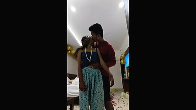 Boyfriend Sucks His Slim GF Boob in Indian Sex MMS