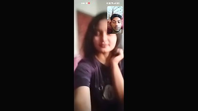 My Desi girlfriend flashes boobs in saree during call